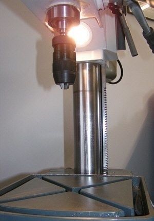 OPTIMUM Säulenbohrmaschine B 28 HV - Vario | SET mit Schraubstock